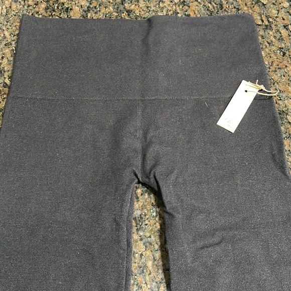 M Rena Distressed legging in black like denim look. One Size - Picture 2 of 5